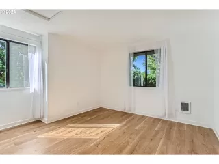 Photo #6: 24466444 Listing