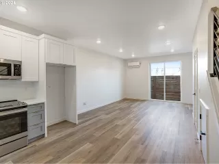 Photo #2: 24466739 Listing 