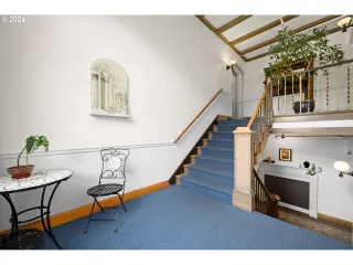 Photo #4: 24467521 Listing