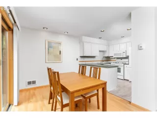 Photo #4: 24467681 Listing