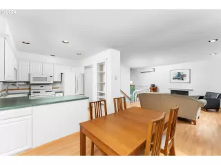 Photo #5: 24467681 Listing