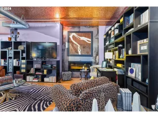 Photo #4: 24467802 Listing