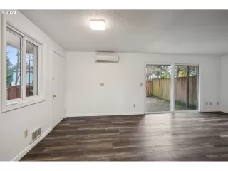 Photo #6: 24468301 Listing