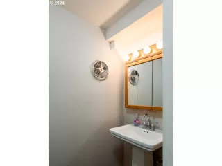 Photo #3: 24468346 Listing