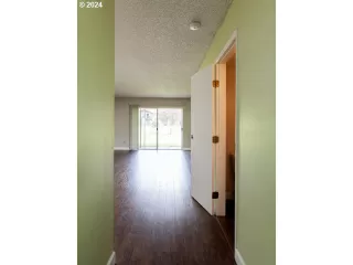 Photo #4: 24468346 Listing