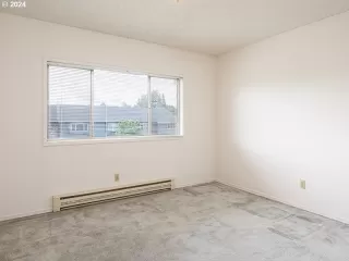 Photo #5: 24468346 Listing