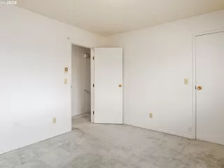 Photo #6: 24468346 Listing