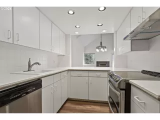 Photo #2: 24469094 Listing 