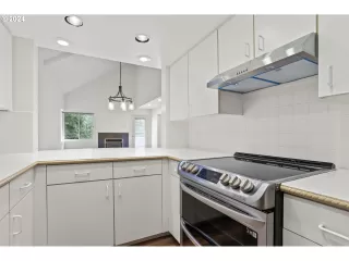 Photo #3: 24469094 Listing 