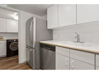 Photo #5: 24469094 Listing 