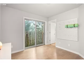 Photo #2: 24469305 Listing