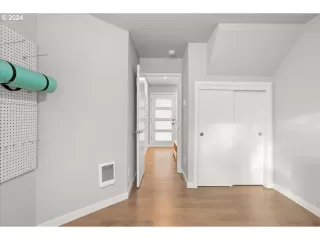 Photo #3: 24469305 Listing