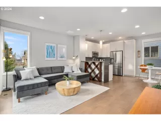 Photo #6: 24469305 Listing