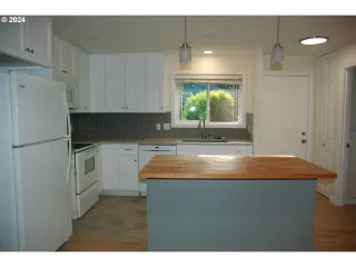 Photo #3: 24470206 Listing