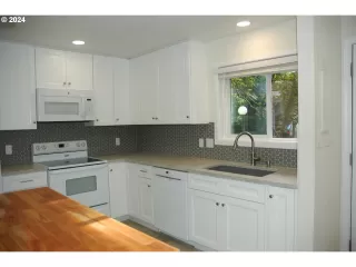 Photo #4: 24470206 Listing