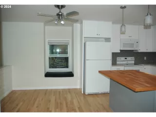 Photo #6: 24470206 Listing