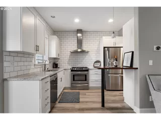 Photo #4: 24470466 Listing