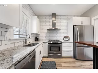 Photo #6: 24470466 Listing