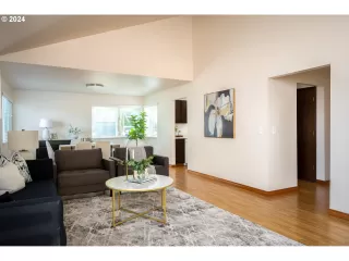 Photo #4: 24471619 Listing