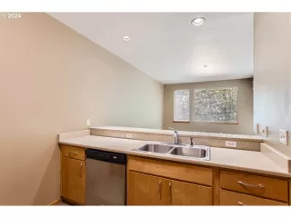 Photo #4: 24471650 Listing