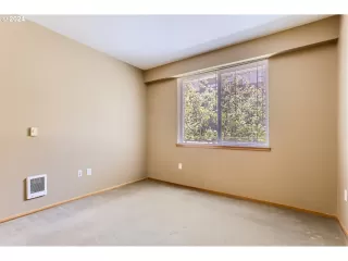 Photo #6: 24471650 Listing