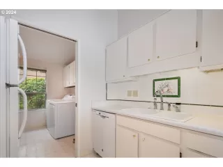 Photo #6: 24471686 Listing