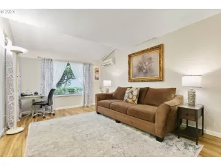 Photo #5: 24472302 Listing