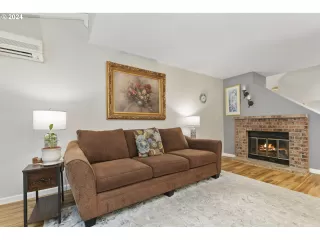 Photo #6: 24472302 Listing