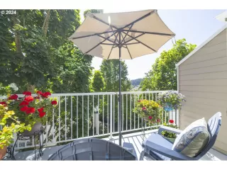 Photo #2: 24472652 Listing 