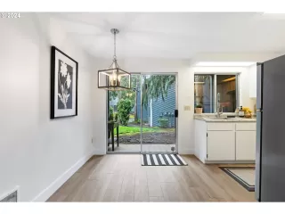 Photo #4: 24473501 Listing 