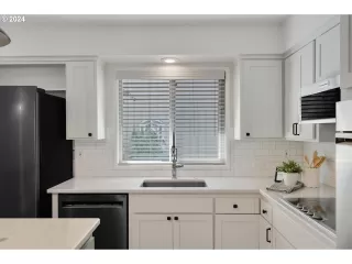 Photo #6: 24473660 Listing 