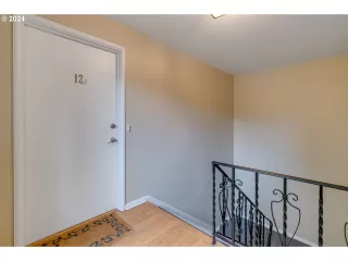 Photo #4: 24474397 Listing