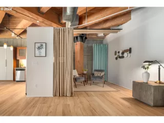 Photo #4: 24475877 Listing 