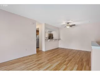 Photo #5: 24476673 Listing 