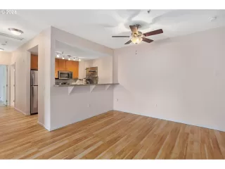 Photo #6: 24476673 Listing 