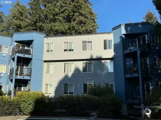 Photo #2: 24476736 Listing