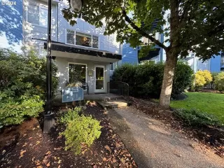 Photo #3: 24476736 Listing