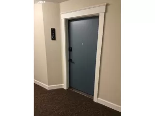 Photo #5: 24476736 Listing