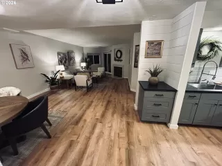 Photo #6: 24476736 Listing