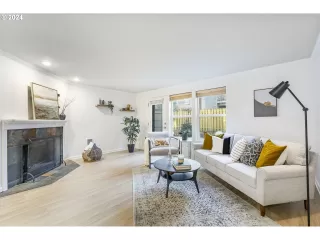 Photo #4: 24477807 Listing