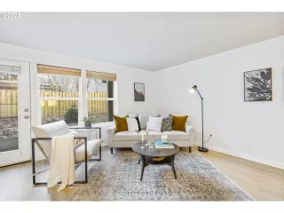 Photo #5: 24477807 Listing