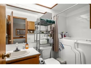 Photo #5: 24478510 Listing