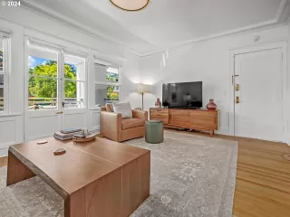 Photo #4: 24478629 Listing