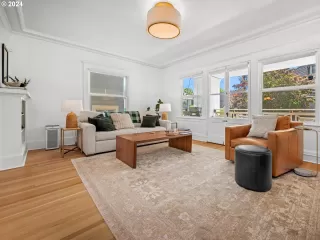 Photo #5: 24478629 Listing