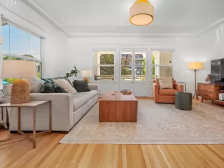 Photo #6: 24478629 Listing