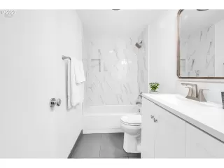 Photo #5: 24478807 Listing 