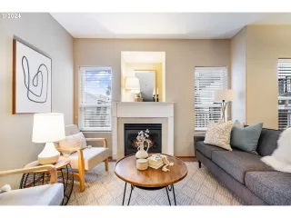 Photo #3: 24479581 Listing