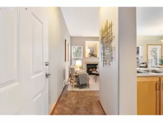 Photo #4: 24479581 Listing