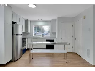 Photo #2: 24479831 Listing