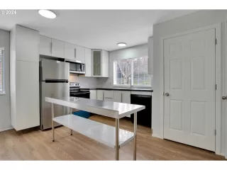 Photo #3: 24479831 Listing